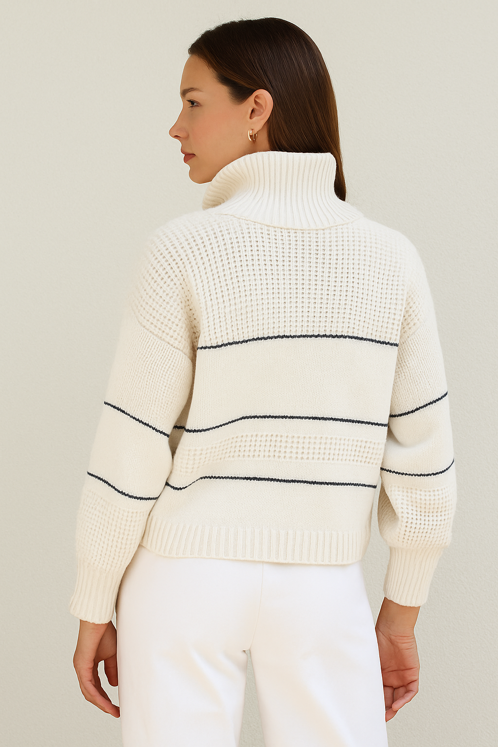 Suzanne – knit pullover met knoopkraag en ribgebreide afwerking