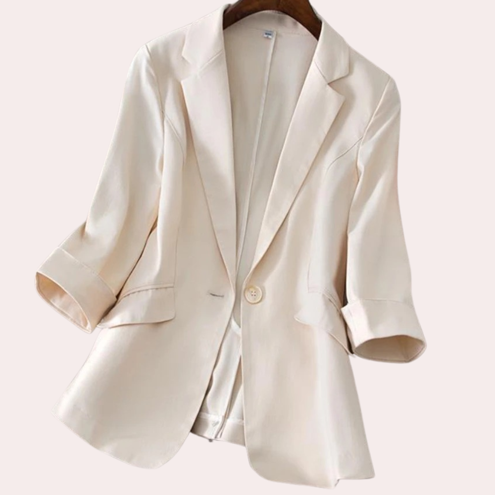 Matilda – damesblazer van linnen met elegante knoopsluiting