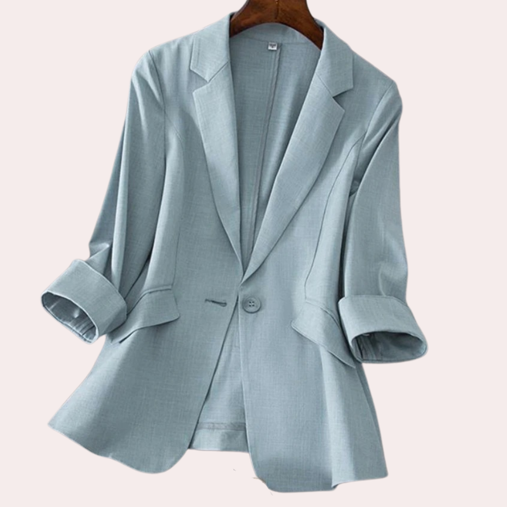 Matilda – damesblazer van linnen met elegante knoopsluiting