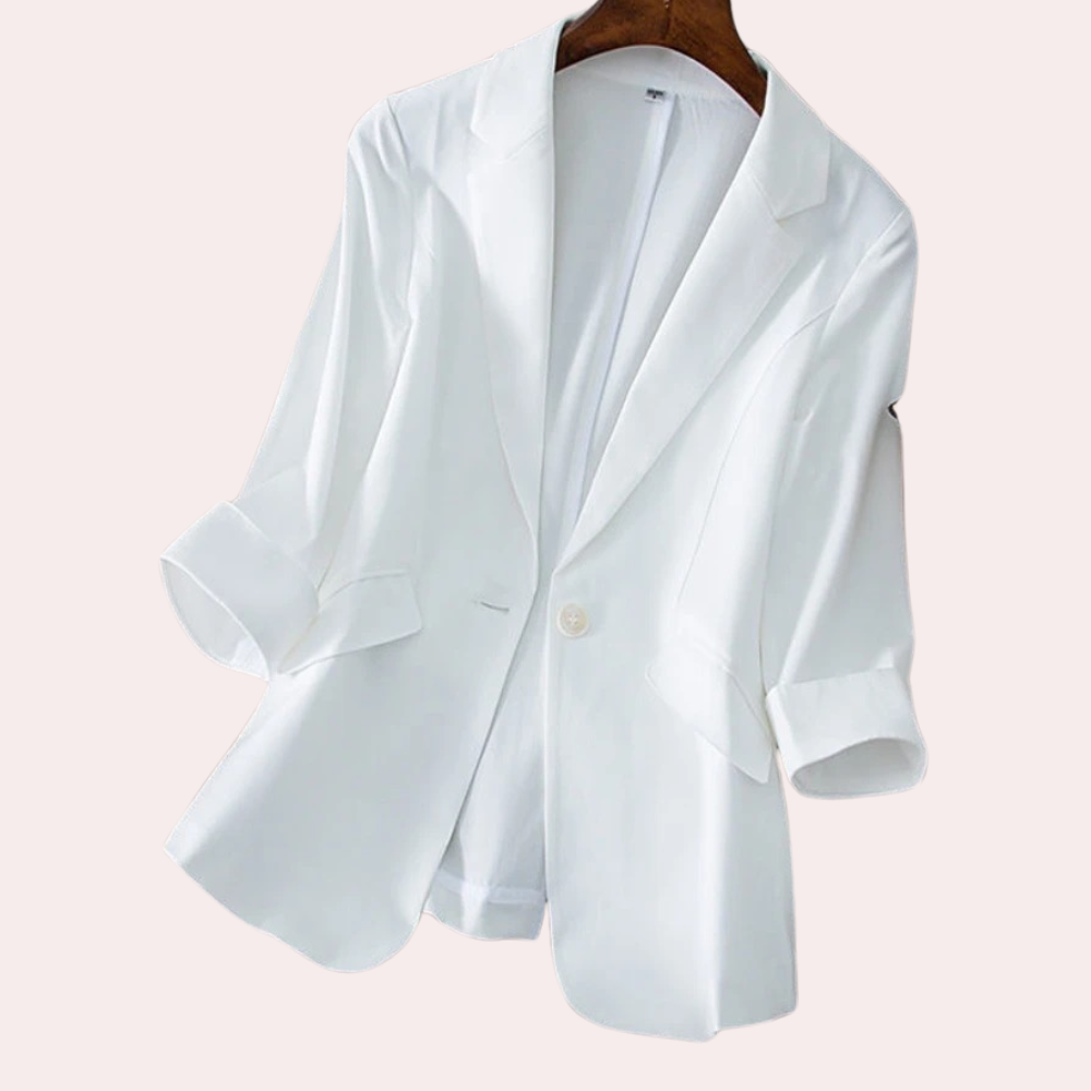 Matilda – damesblazer van linnen met elegante knoopsluiting