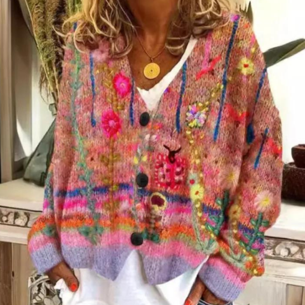 Justina – gebreide trui in kleurrijk flanelmotief met knoopsluiting