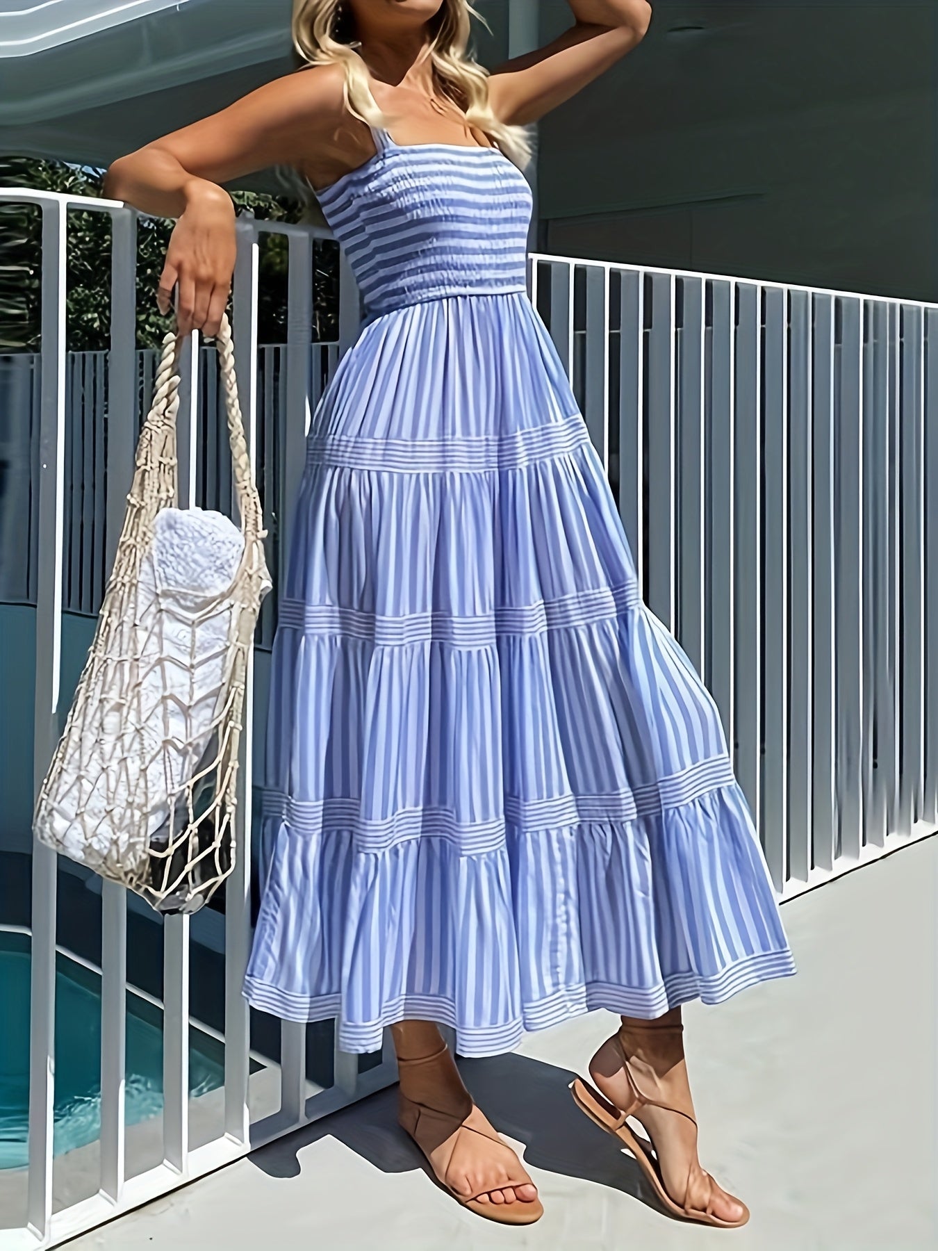 Darla – Zomer Maxi Jurk met Wit Gestreepte Accenten