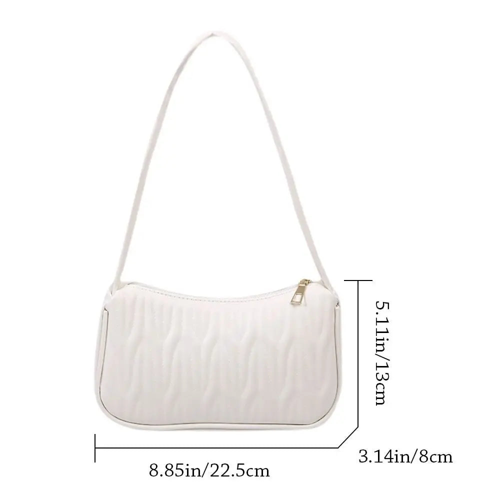 Mila – zwarte pu schoudertas met strak silhouet en verstelbare riem