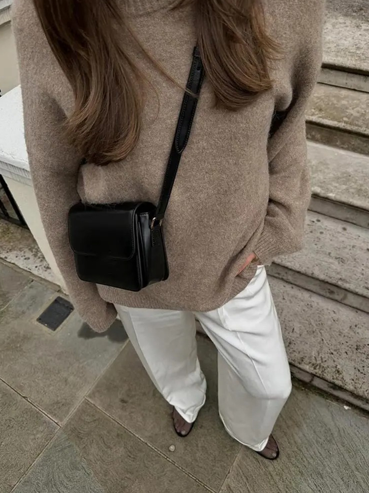 Femke – fluffy gebreide trui met ronde hals en oversized pasvorm