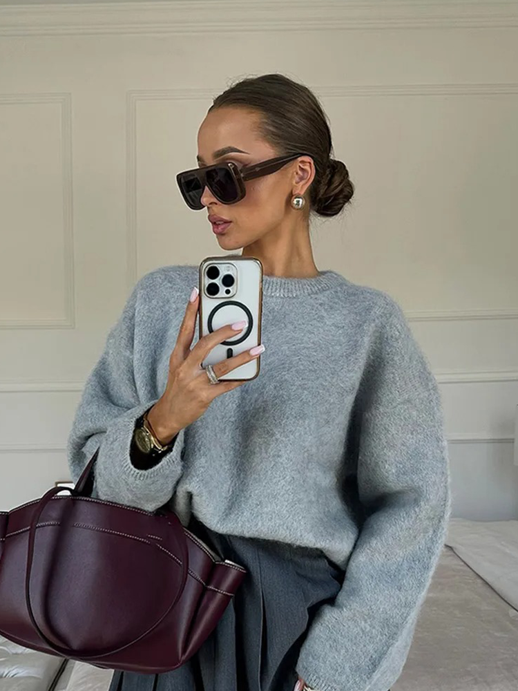 Femke – fluffy gebreide trui met ronde hals en oversized pasvorm