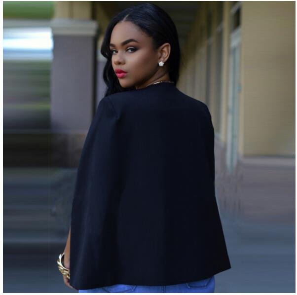 Noëlle – moderne cape blazer met open voorkant en zachte stof