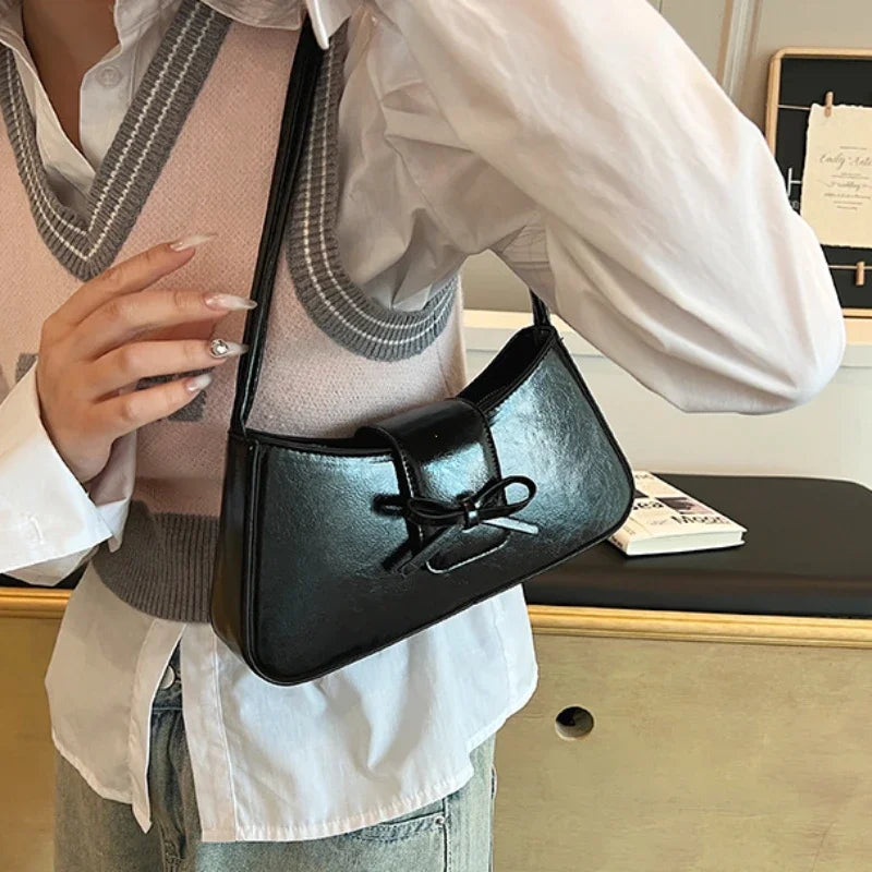 Lise – Retro Schoudertas In Glad Pu Met Strik Detail