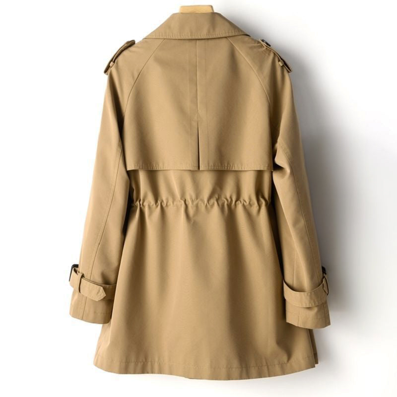 Sonja – khaki trenchcoat met reverskraag en getailleerde snit