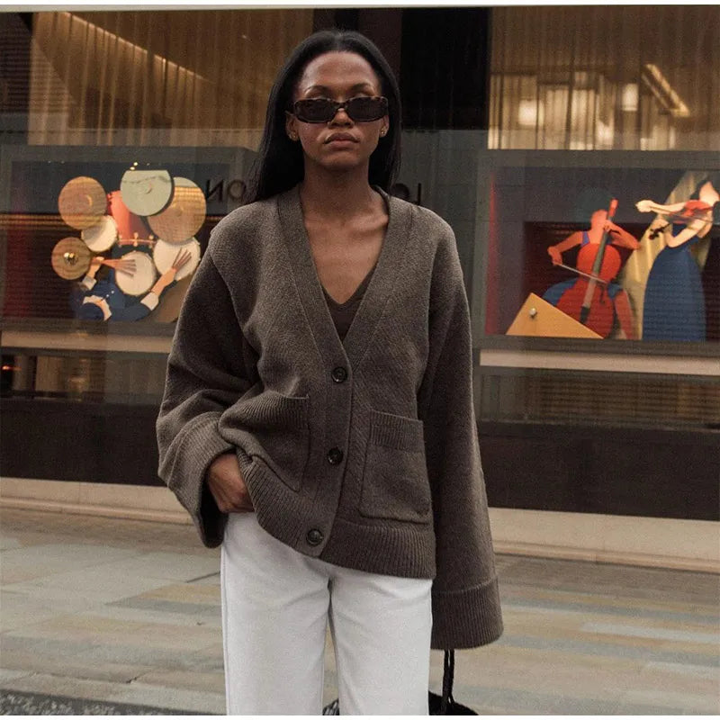 Romy – cardigan vest met diepe hals en steekzakken