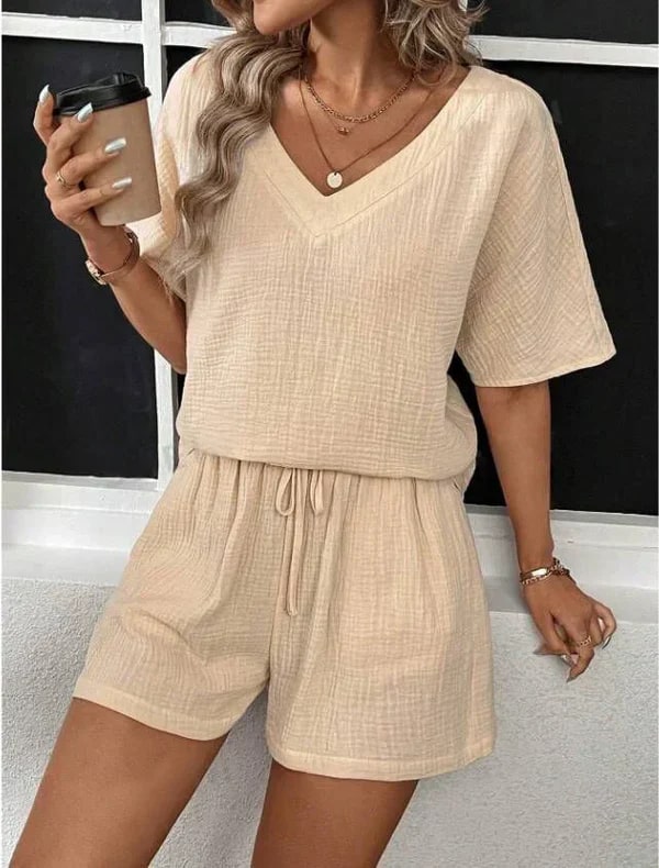 Lara – Linnen Zomerset Met Oversized V-hals Shirt En Hoge Taille shorts