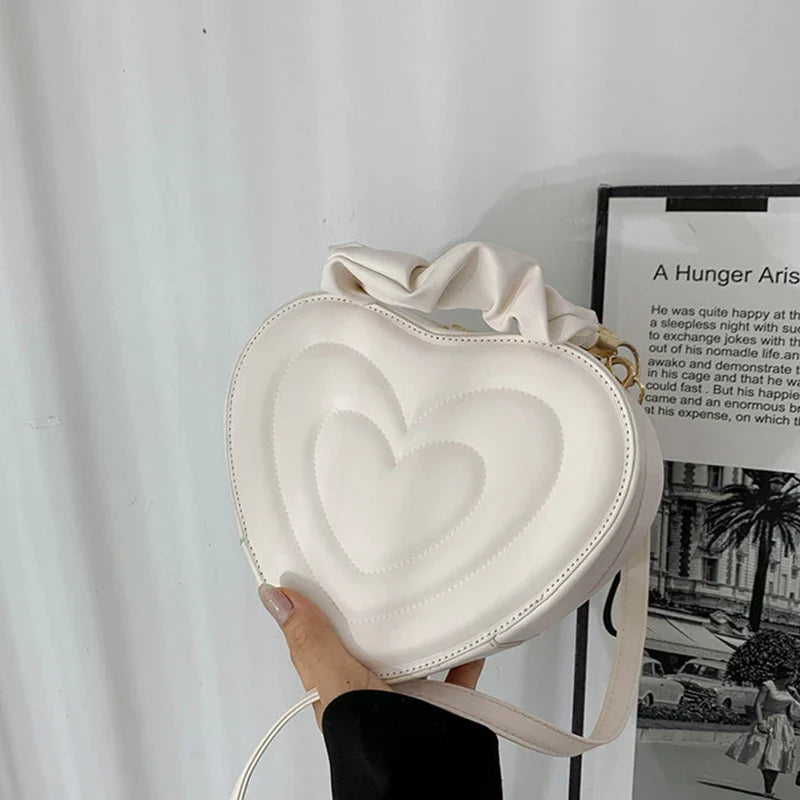 Lola – hartvormige gewatteerde crossbody tas van pu leer