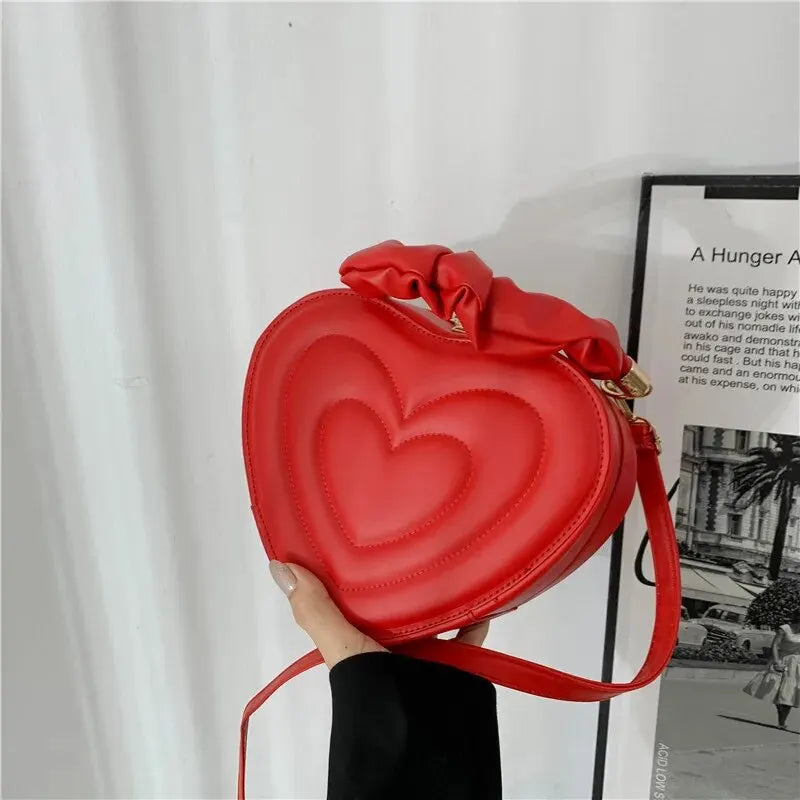 Lola – hartvormige gewatteerde crossbody tas van pu leer