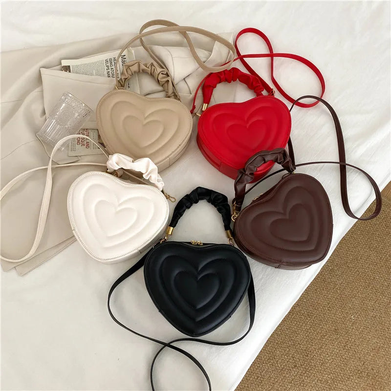 Lola – hartvormige gewatteerde crossbody tas van pu leer