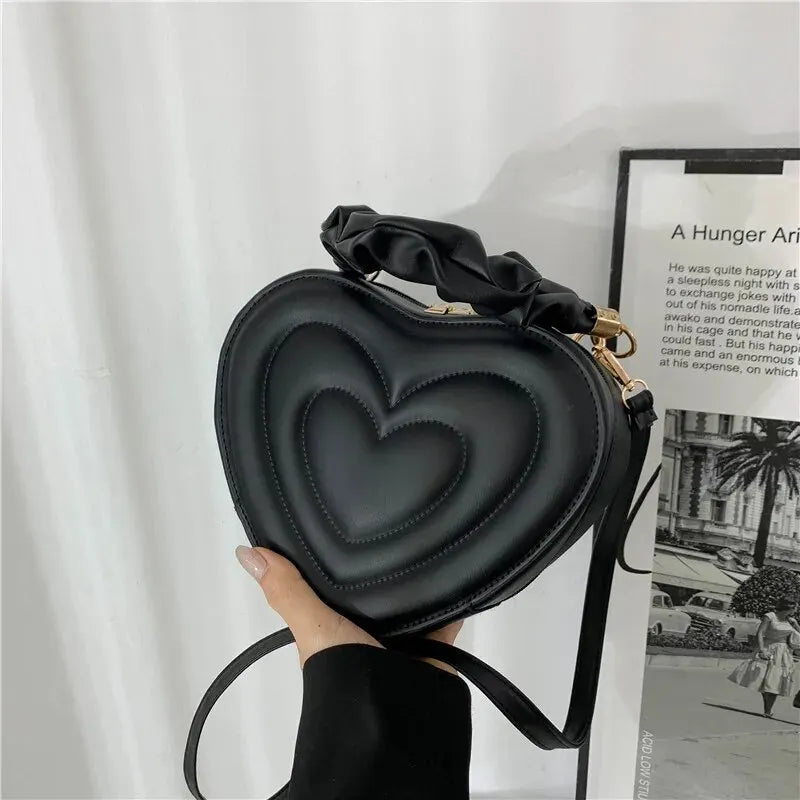 Lola – hartvormige gewatteerde crossbody tas van pu leer
