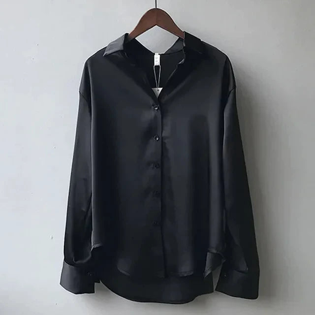 Sofie – satijnen blouse met V-hals en elegante manchetten