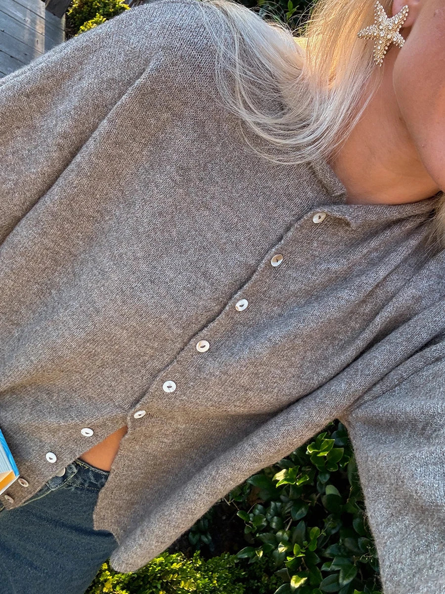 Lena – pluizige cardigan vest met knoopsluiting en lange mouwen