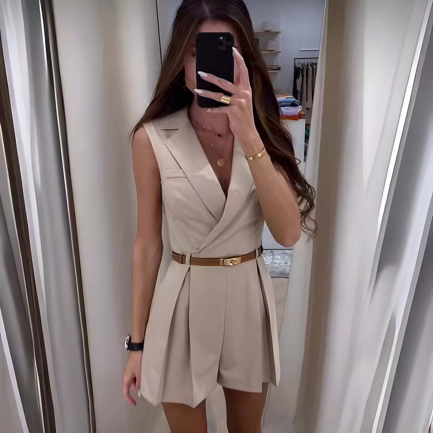 Sophie – Luchtige midi-jurk in met plooien en V-hals