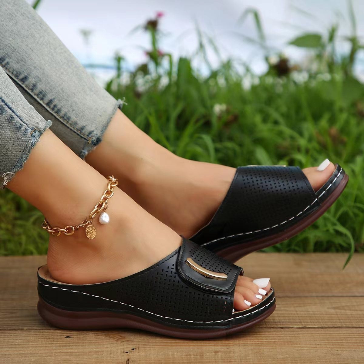 Mowa – Sleehak sandalen met geperforeerde band