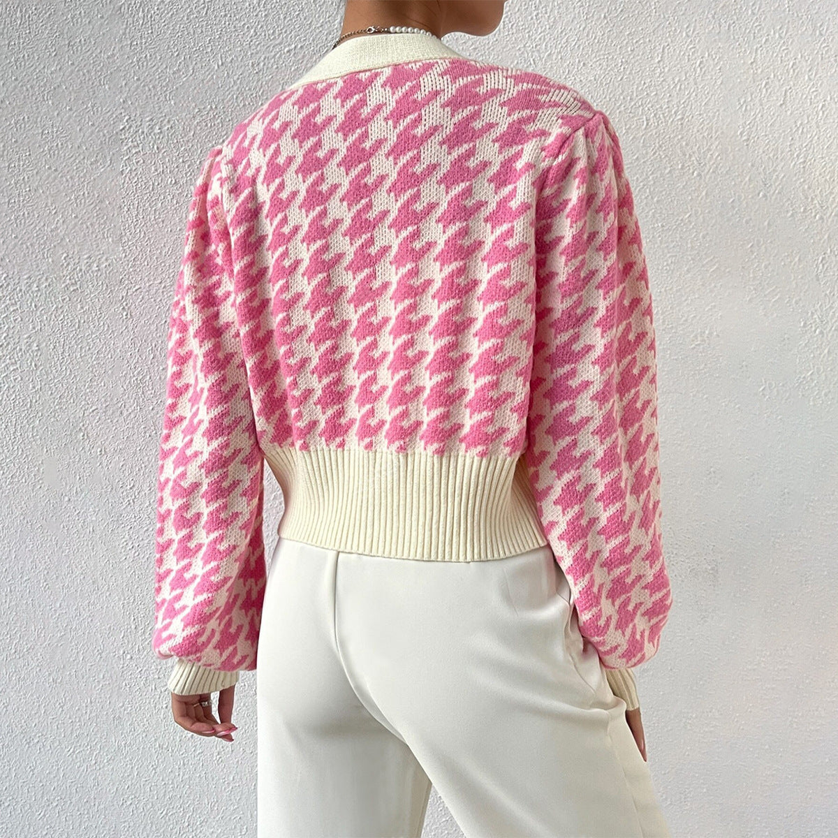 Loïs – gebreide cropped cardigan met houndstooth en ballonmouwen