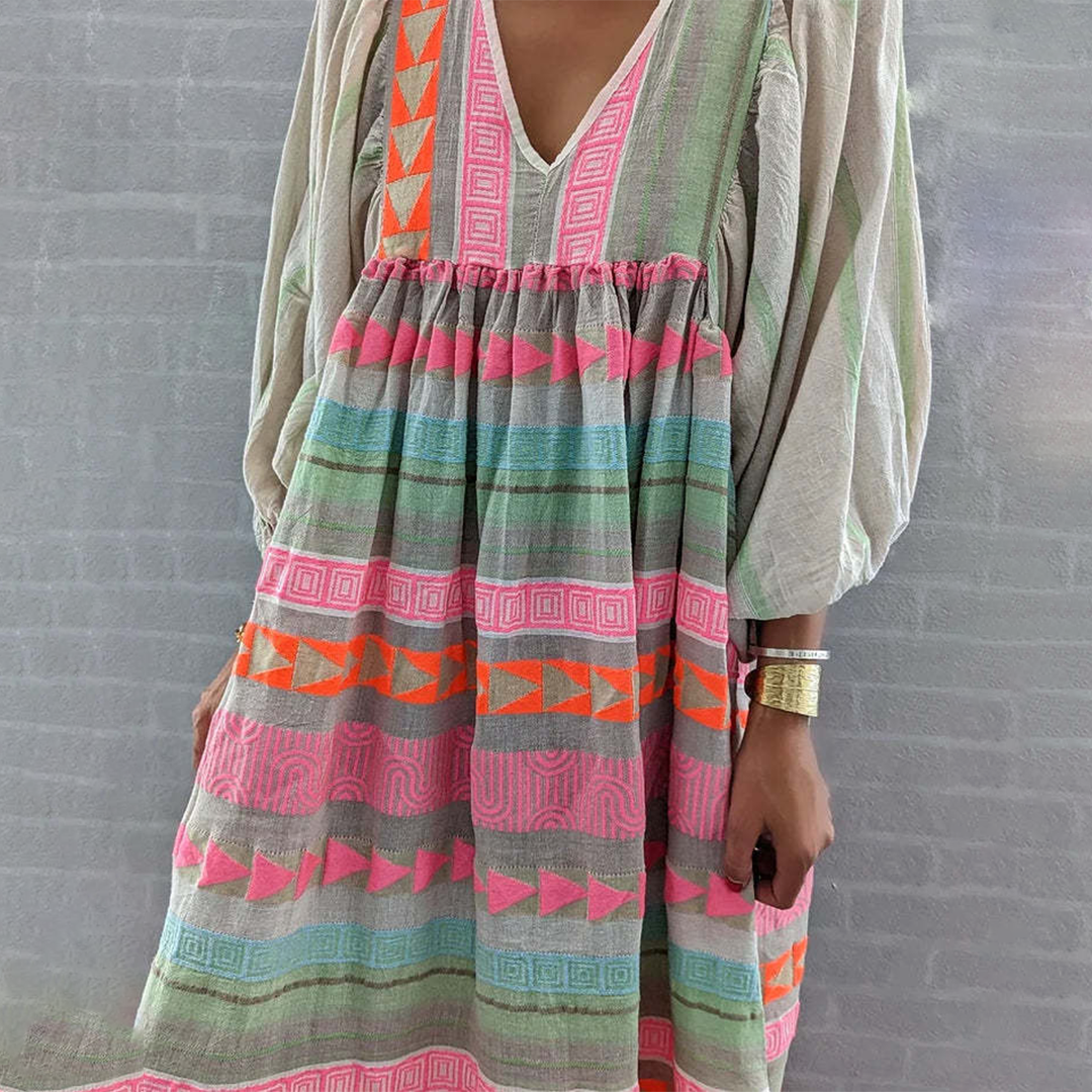 Yara – Boho katoenen maxi jurk met kleurrijk patroon en korte mouwen