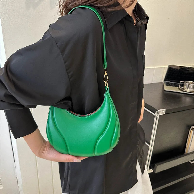Mae – saddle schoudertas van pu leer met retro lijnen en verstelbare riem