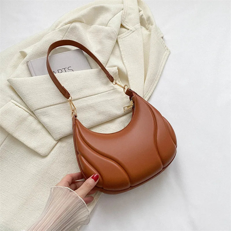 Mae – saddle schoudertas van pu leer met retro lijnen en verstelbare riem