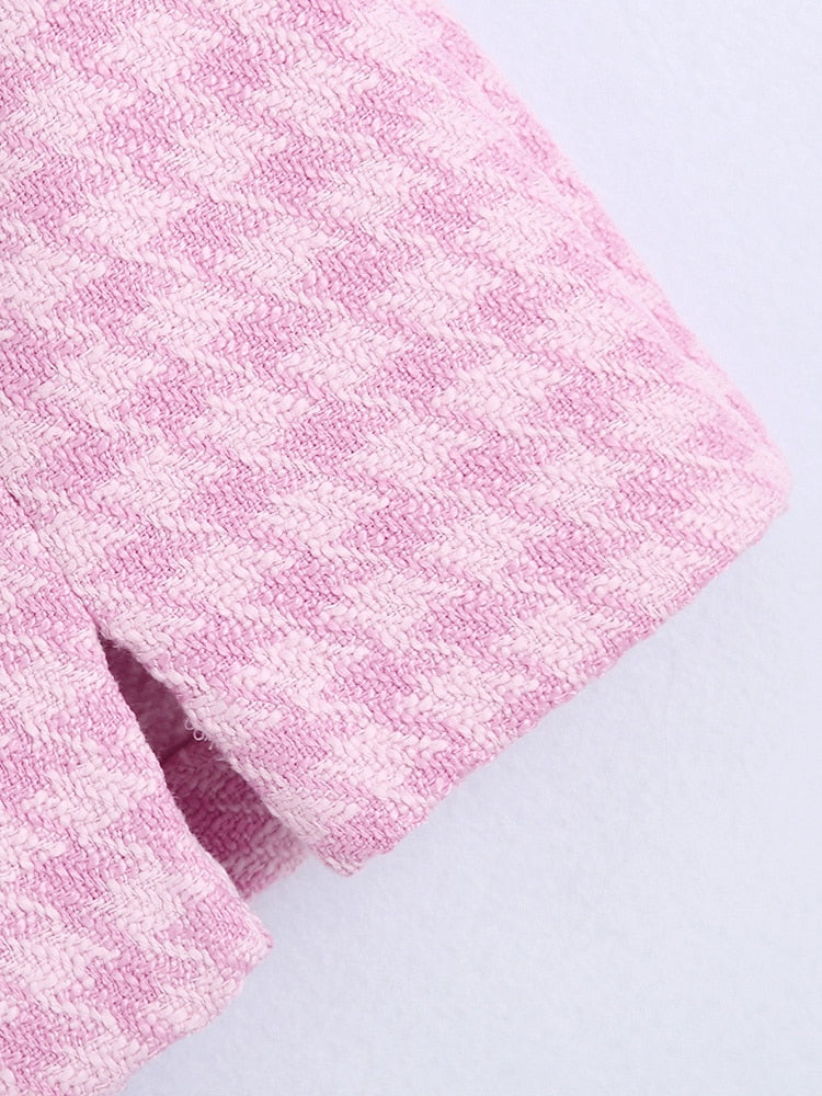 Isla – Roze 2-delige set met schouderpads en elegante knoopjes