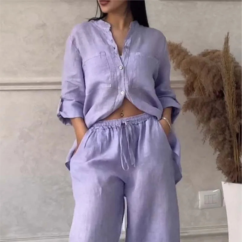 Lotte – Katoen-linnen set met V-hals blouse en relaxte broek