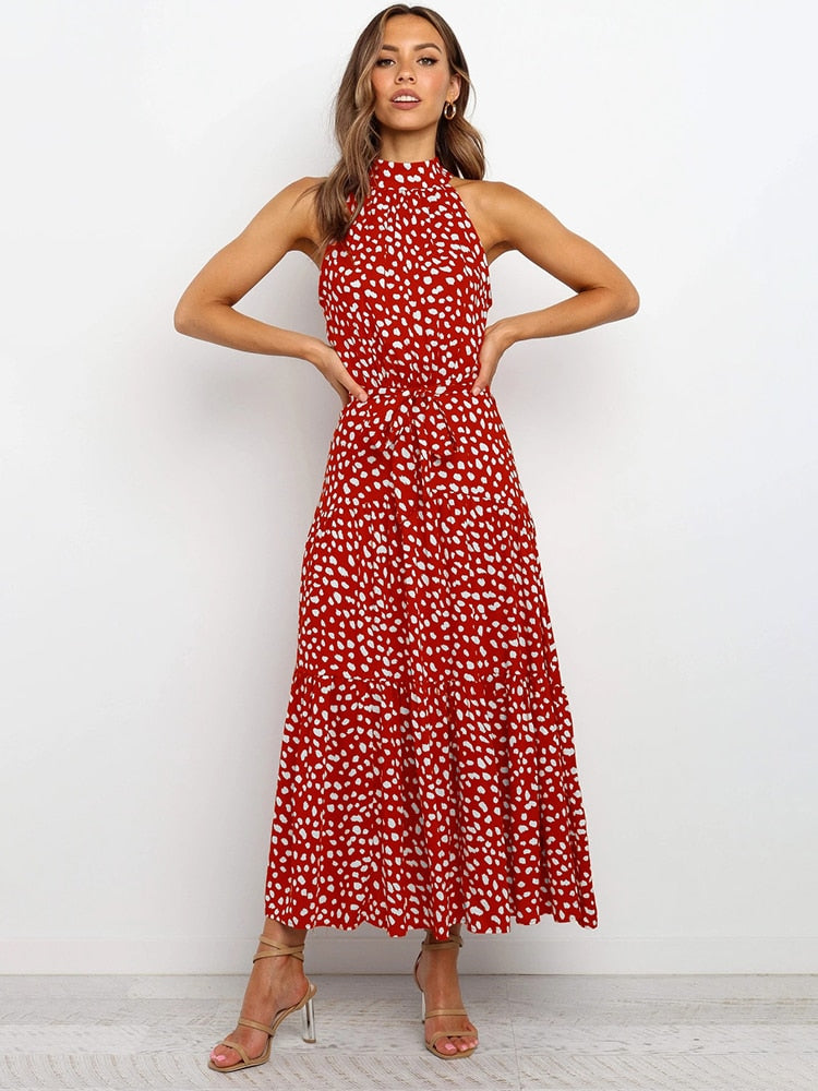 Lola – Zwart-witte halter midi-jurk met polkadots en flatterende tailleceintuur