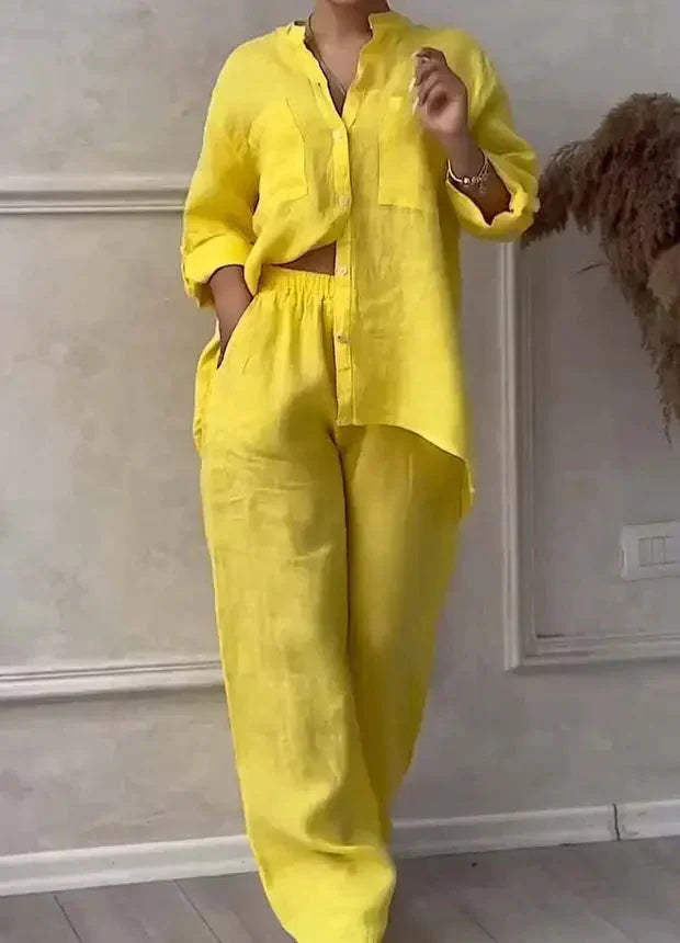 Lotte – Katoen-linnen set met V-hals blouse en relaxte broek