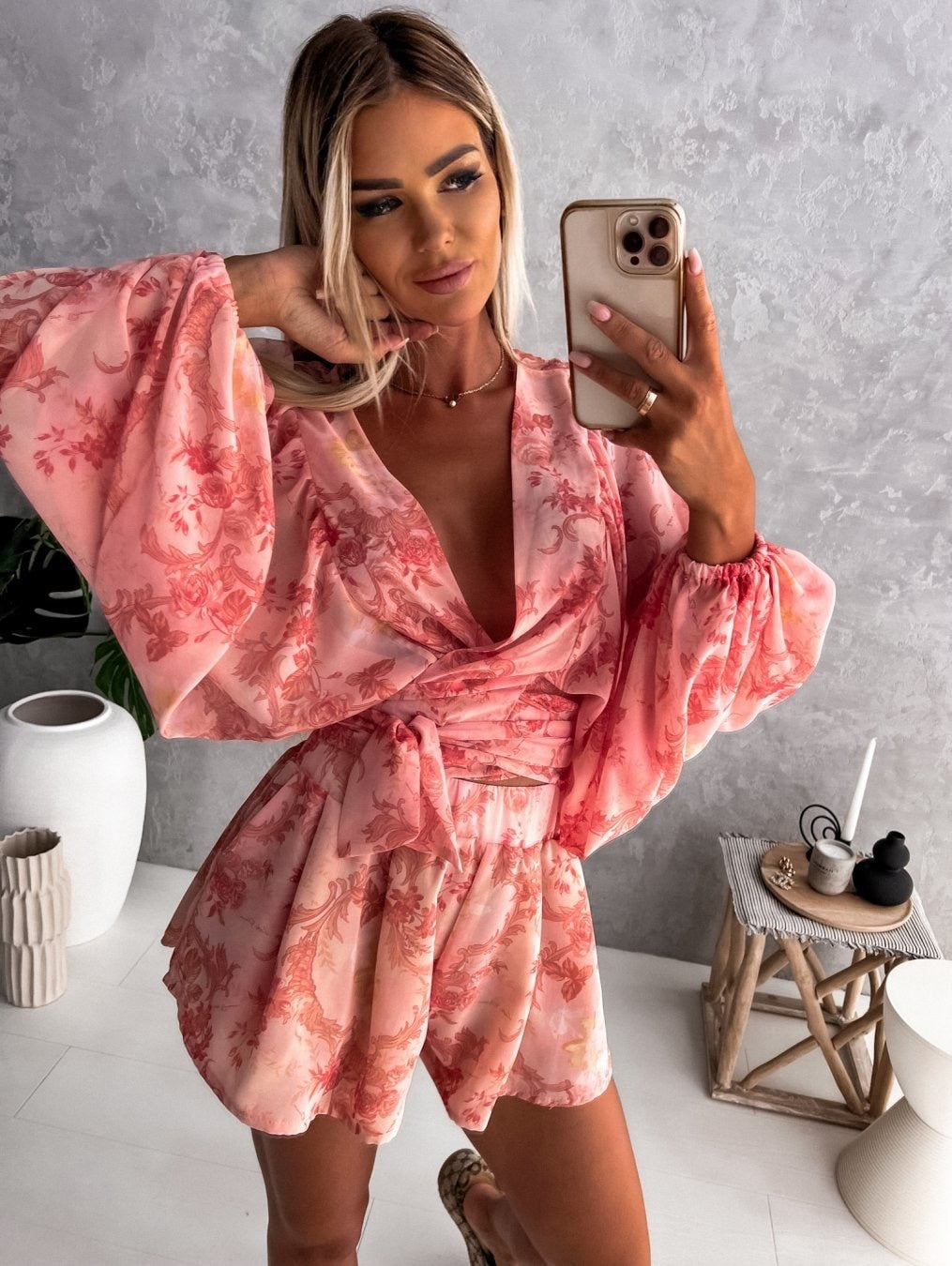 Luna – Zachte Co-Ord Set met V-hals top en high-waisted broek