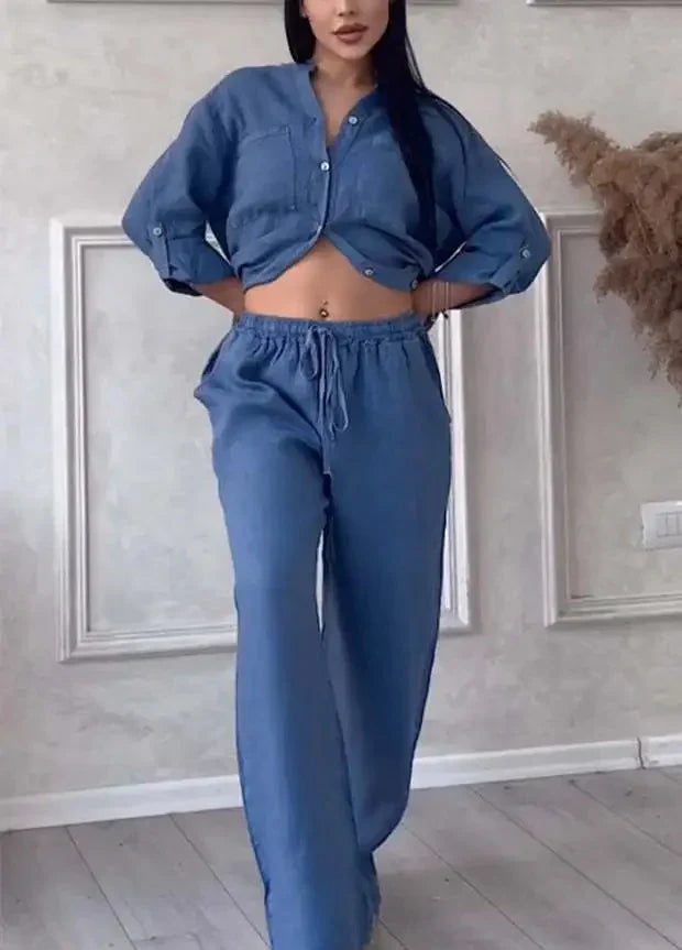 Lotte – Katoen-linnen set met V-hals blouse en relaxte broek