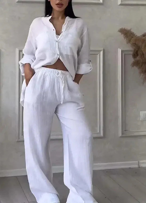 Lotte – Katoen-linnen set met V-hals blouse en relaxte broek