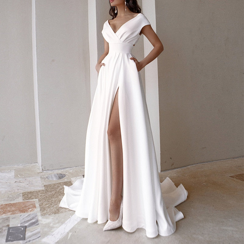 Elvira – Maxi Avondjurk met Diepe V-hals en elegante zijsplit