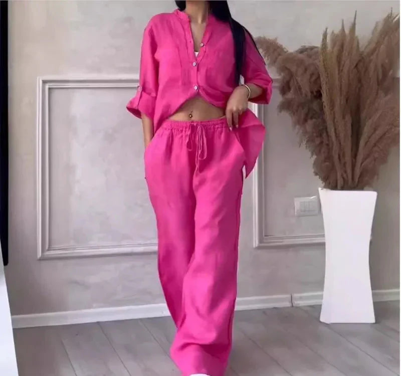 Lotte – Katoen-linnen set met V-hals blouse en relaxte broek