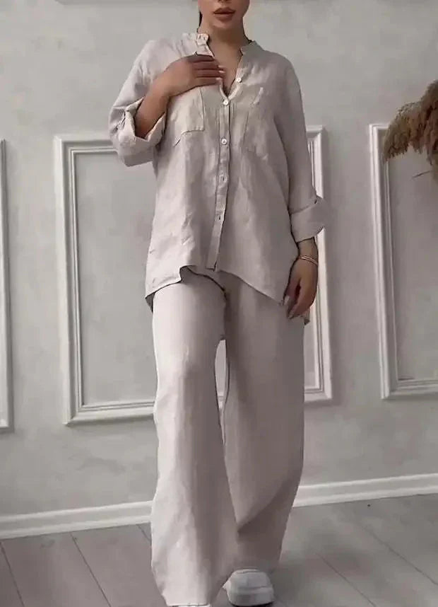 Lotte – Katoen-linnen set met V-hals blouse en relaxte broek
