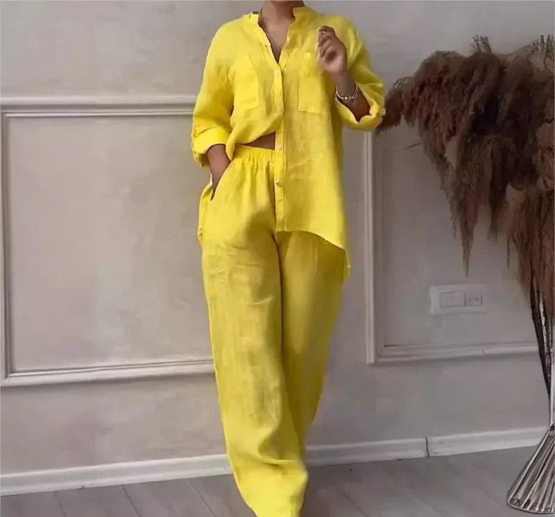 Lotte – Katoen-linnen set met V-hals blouse en relaxte broek