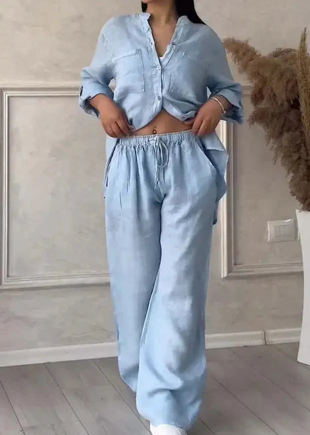 Lotte – Katoen-linnen set met V-hals blouse en relaxte broek