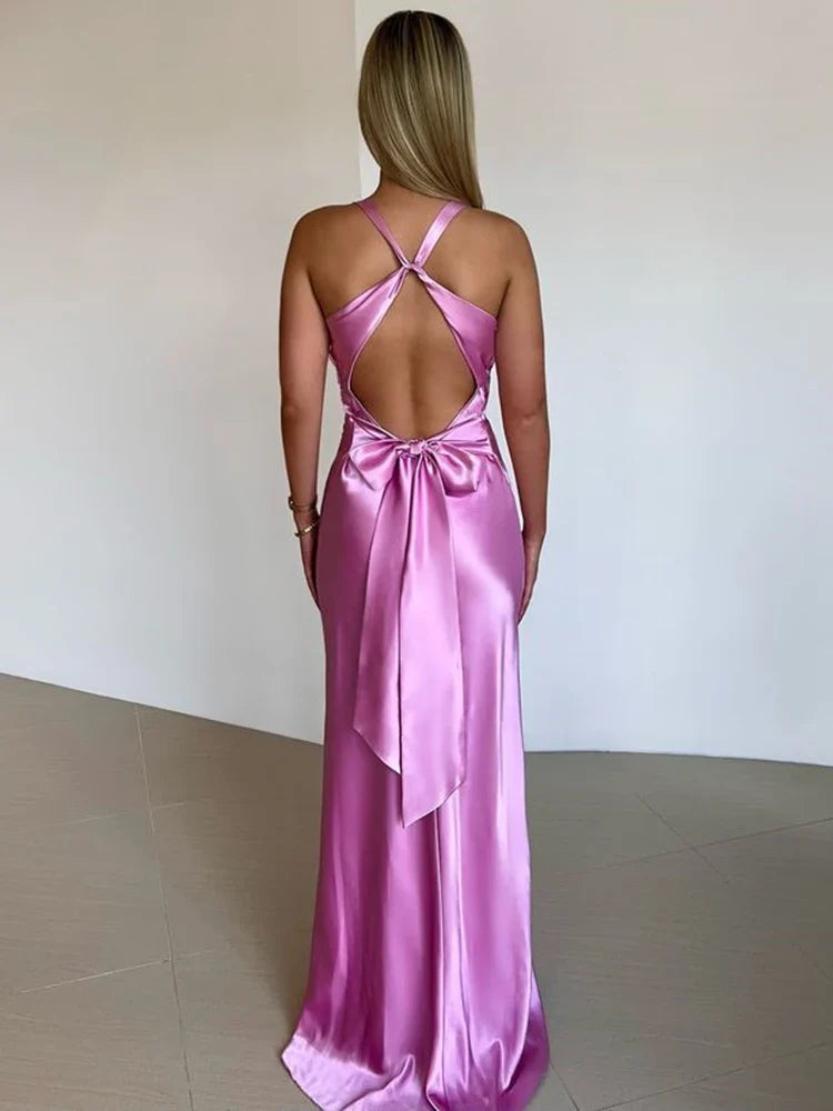 Elena – Satijnen Maxi avondjurk met halternek en elegante vloeiende rok