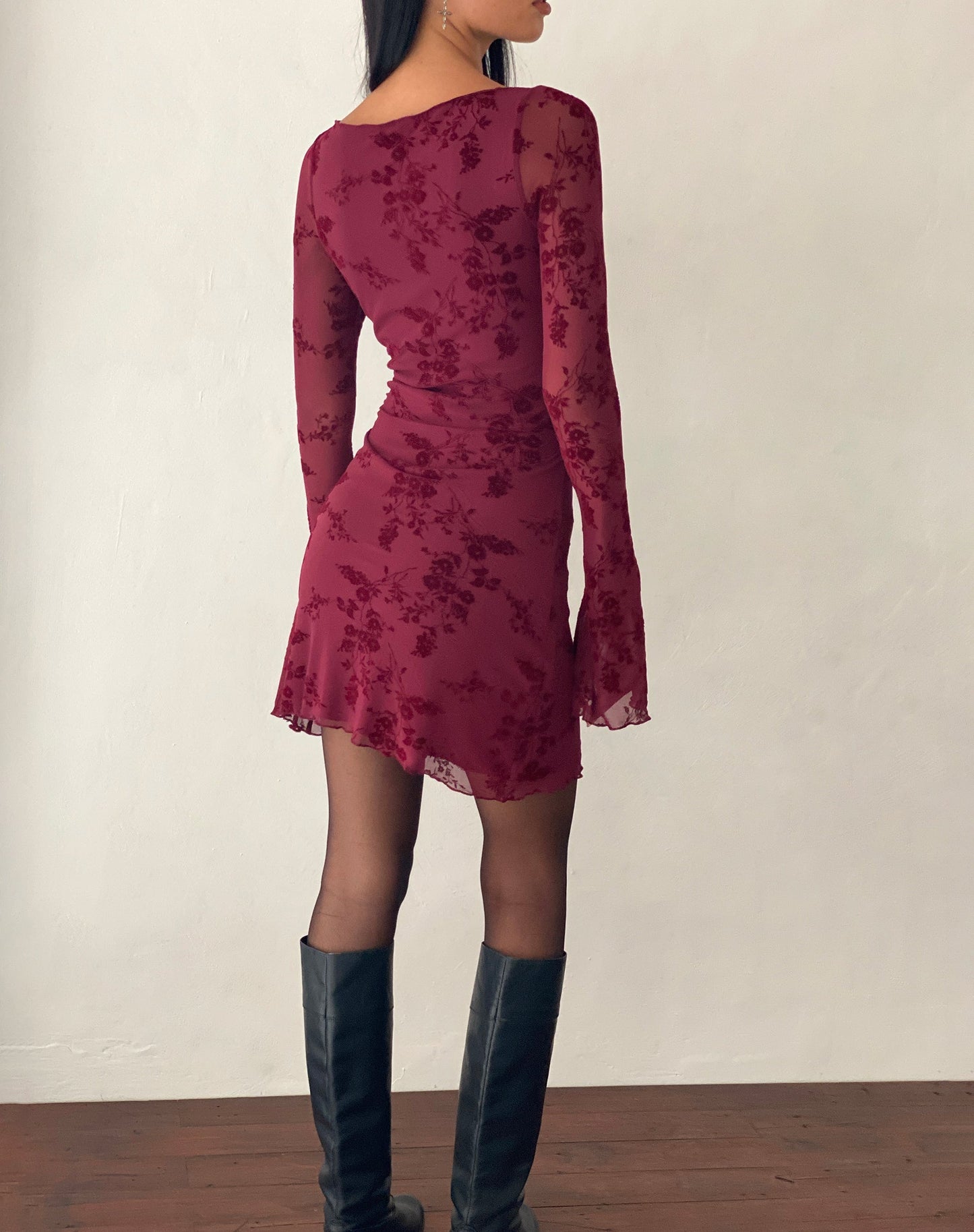 Sylvia - Bordeaux Rode Jurk met Bloemenprint en flair mouwen