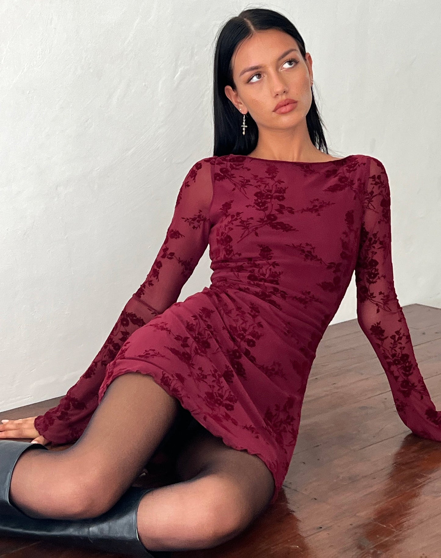 Sylvia - Bordeaux Rode Jurk met Bloemenprint en flair mouwen