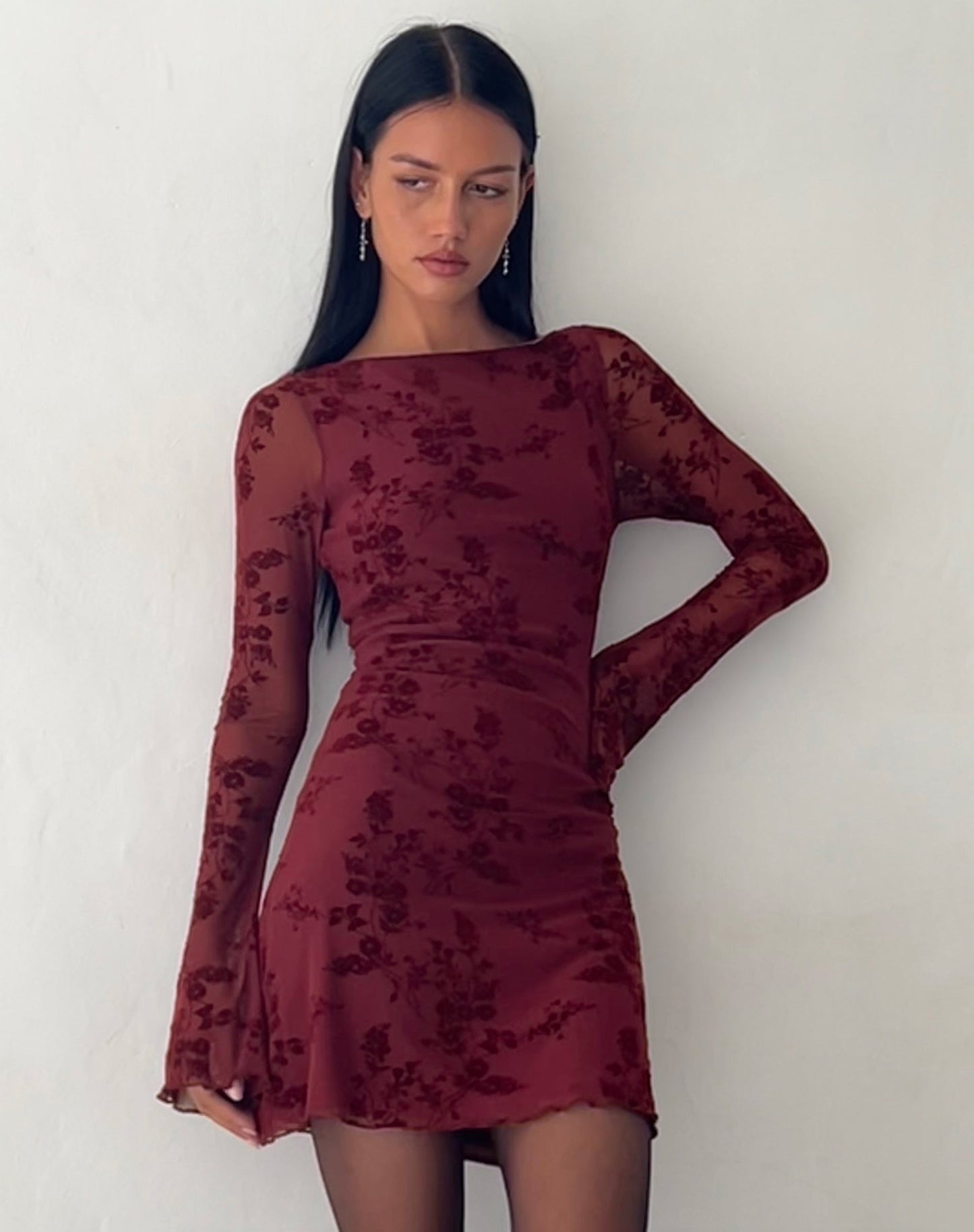 Sylvia - Bordeaux Rode Jurk met Bloemenprint en flair mouwen