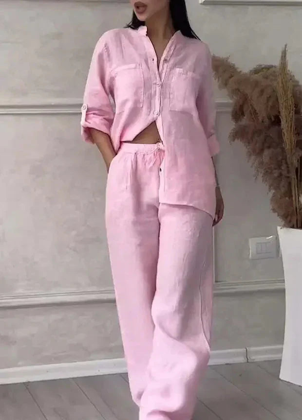 Lotte – Katoen-linnen set met V-hals blouse en relaxte broek