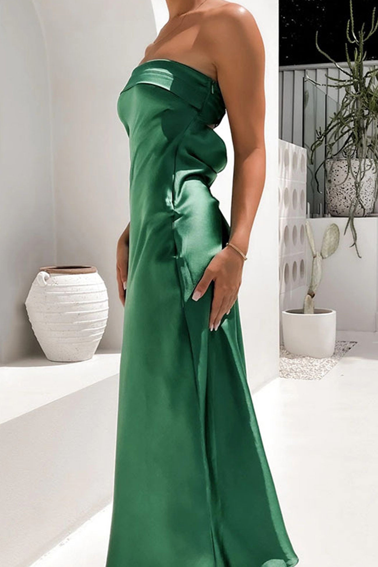 Brigitte – Maxi zomerjurk in zandkleur met open rug