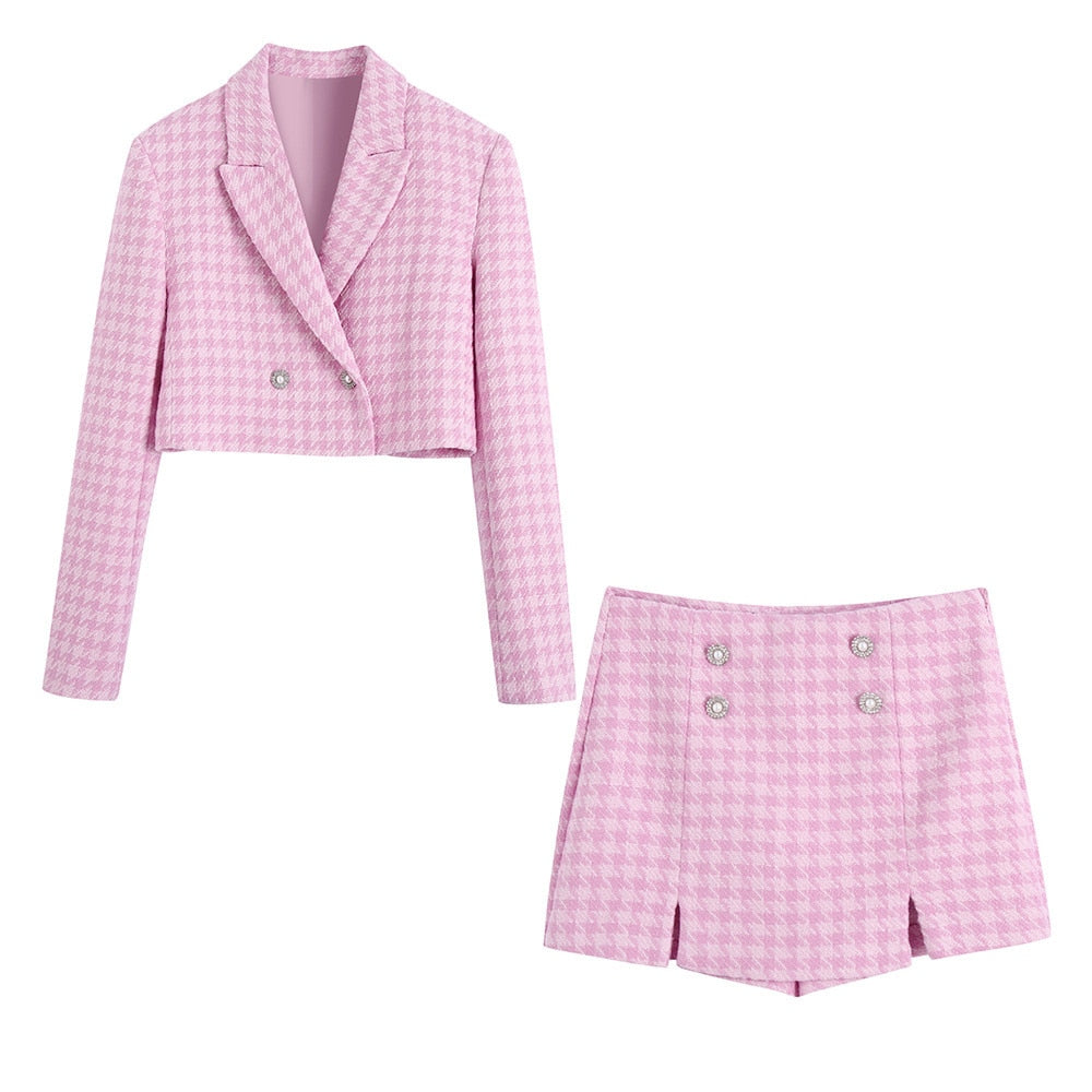 Isla – Roze 2-delige set met schouderpads en elegante knoopjes