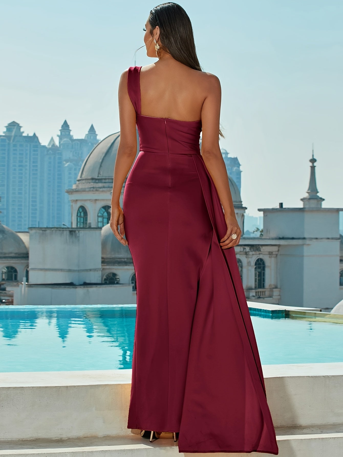 Scarlett – One-shoulder gala maxi jurk met hoge split