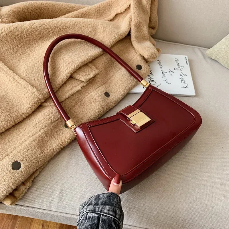 Liza – pu schoudertas met slotdetail en strakke vormgeving