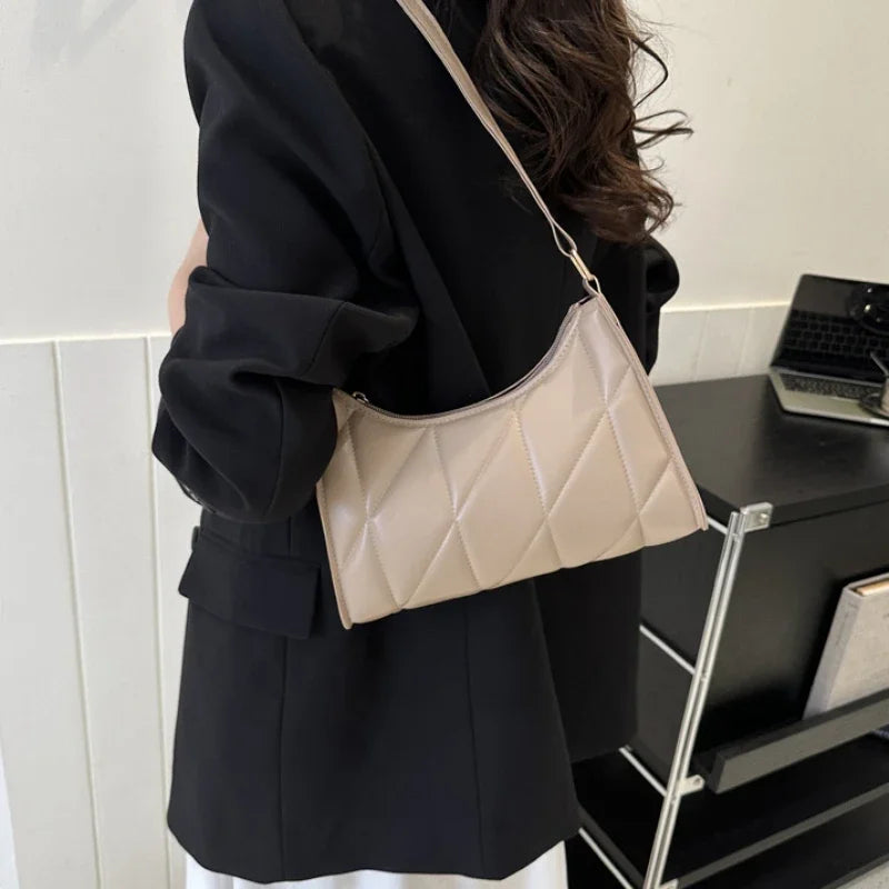 Luna – handtas van pu leer met strak design en korte schouderband