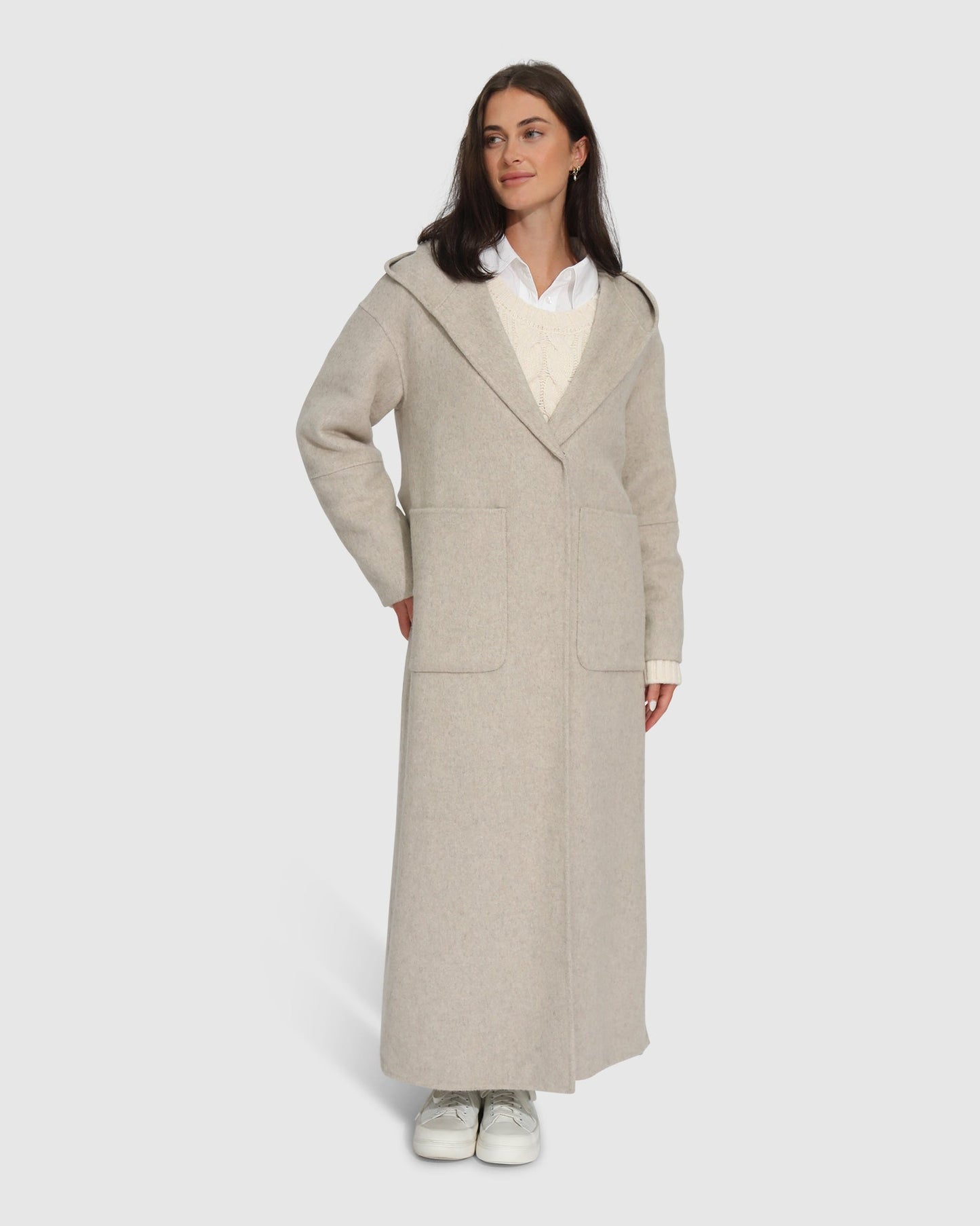 margaret – beige trenchcoat met rechte snit en lichte stof