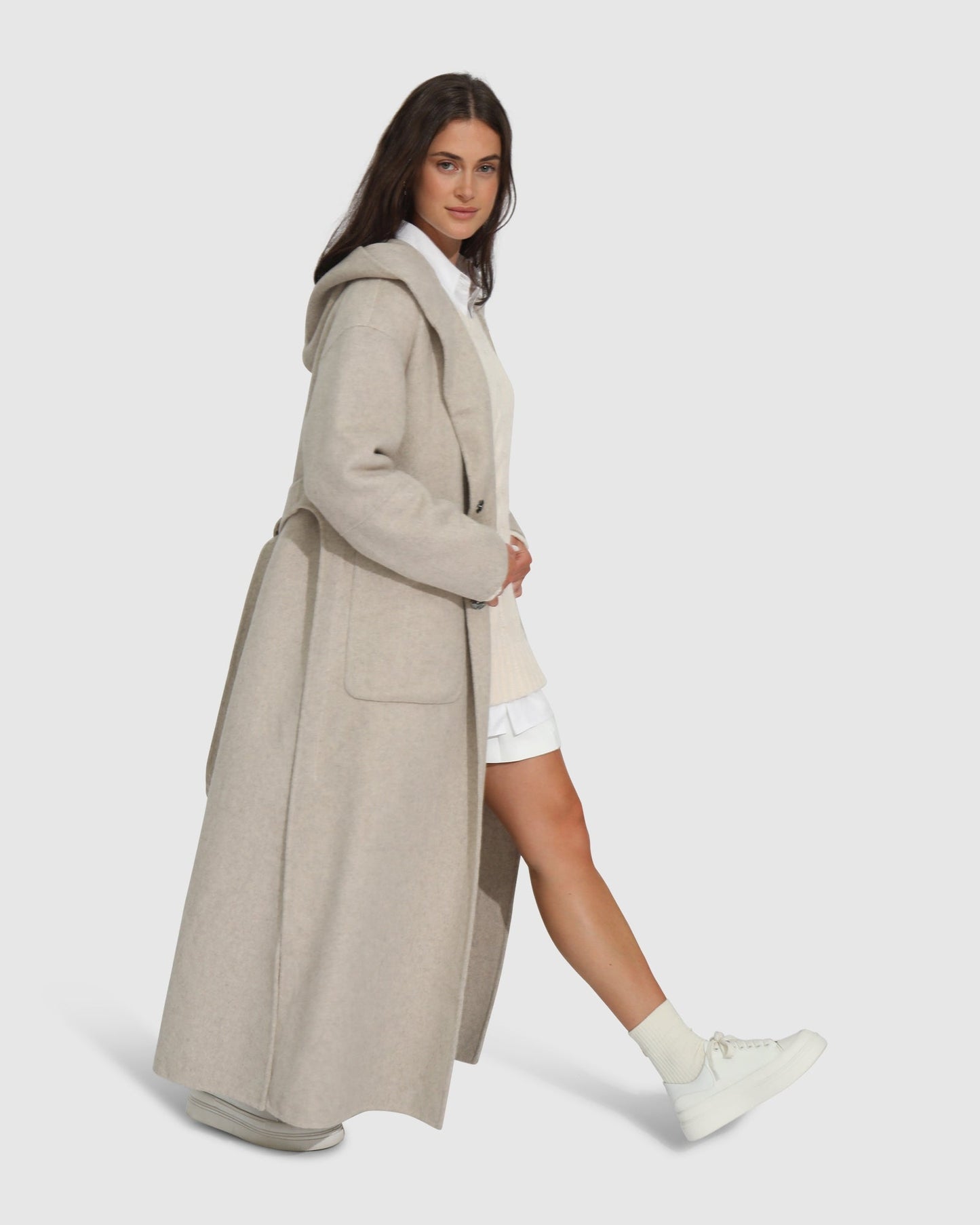 margaret – beige trenchcoat met rechte snit en lichte stof